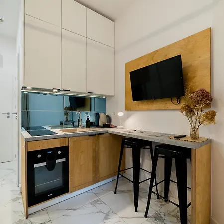 Lakowa Charming By Bookinghost *