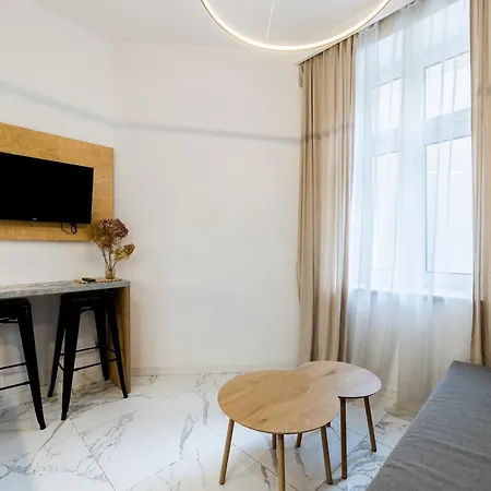 Lakowa Charming By Bookinghost